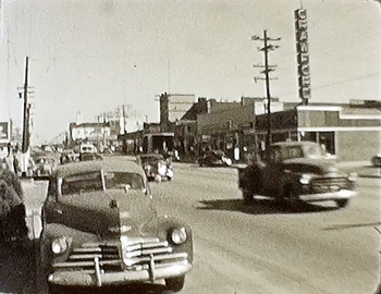Looking east on Hempstead Turnpike at the intersection of Franklin Ave circa 1952.