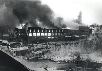 Fire engulfs the former Cantine Paper Mill at Saugerties in 1978