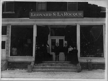 Leonard & LaRocque store in 1910.