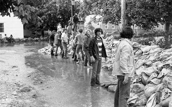 Volunteers Sandbagging on West Street